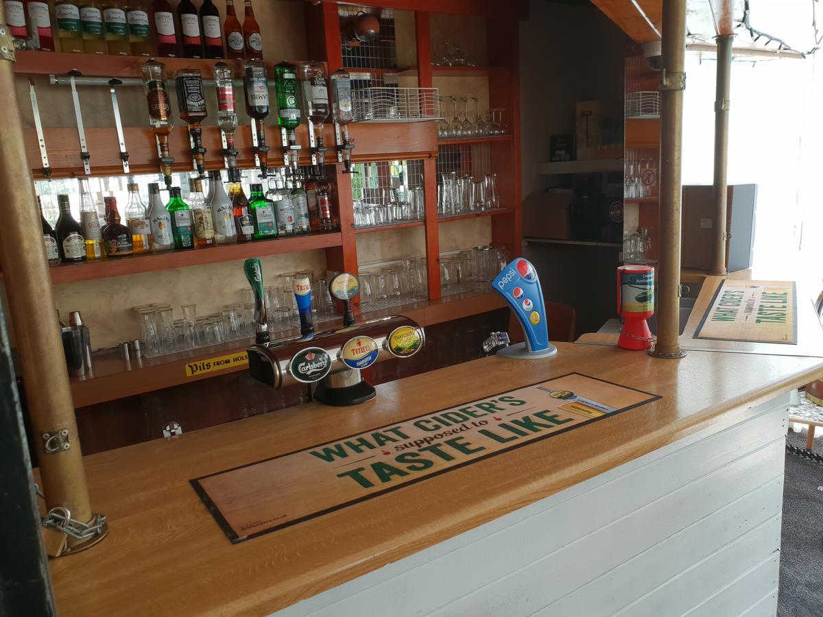Sherwood Palm Hotel