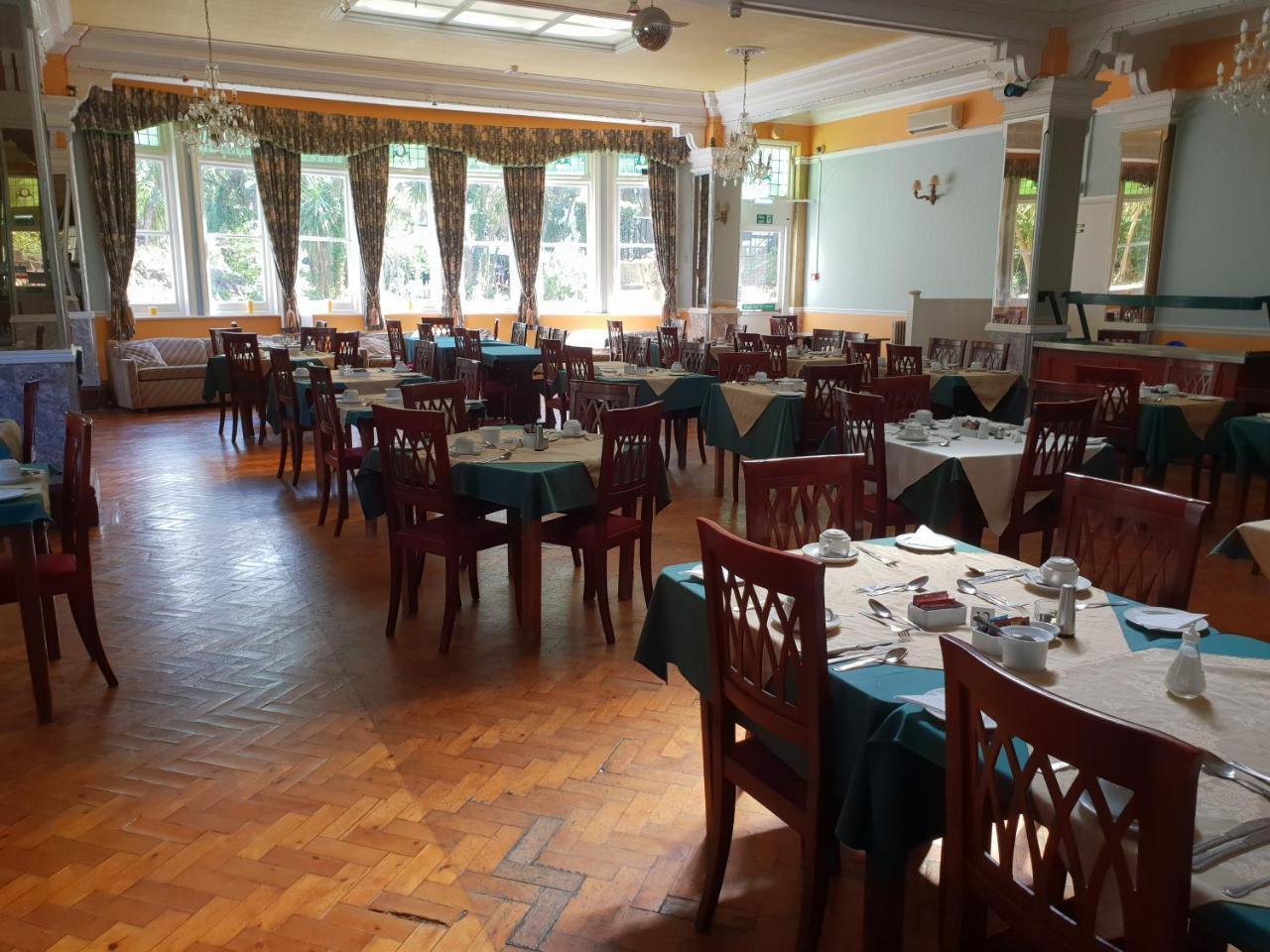 Sherwood Palm Hotel