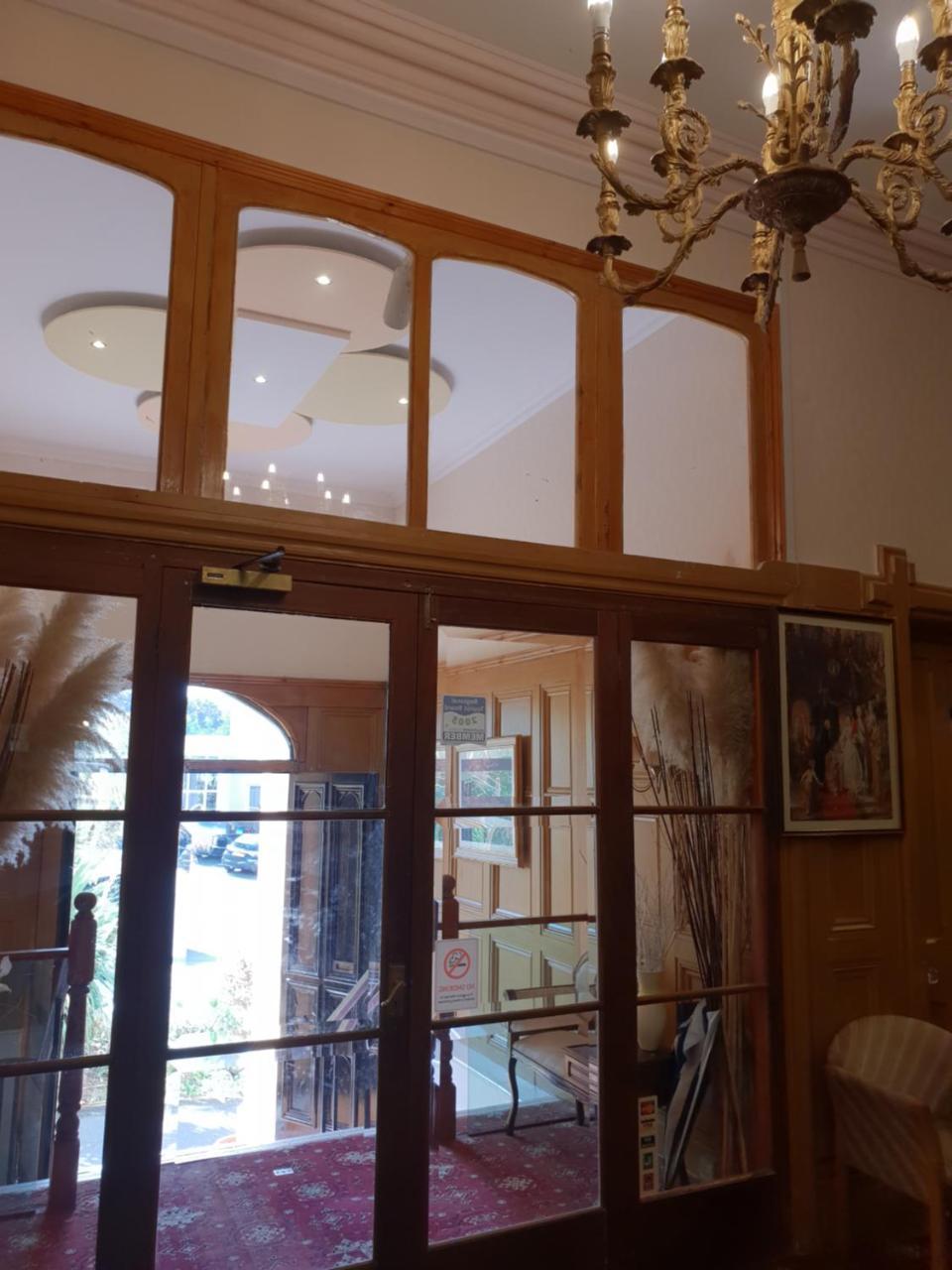 Sherwood Palm Hotel